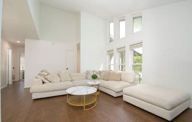 3-bedroom rental at 1911 Hillingway St in San Antonio, TX — photo 4