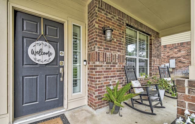 4-bedroom rental at 2235 Mountain Mist in San Antonio, TX — photo 2