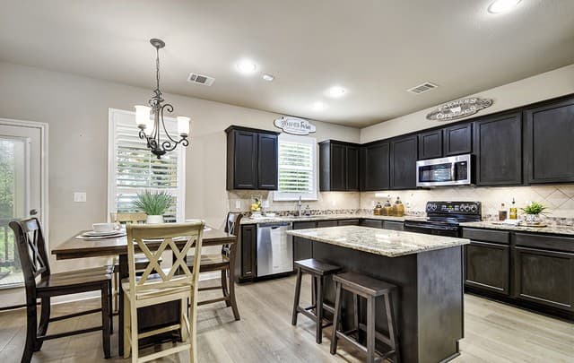 4-bedroom rental at 2235 Mountain Mist in San Antonio, TX — photo 5