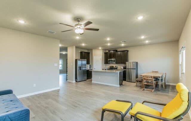 4-bedroom rental at 7045 Vista Loop in Live Oak, TX — photo 2