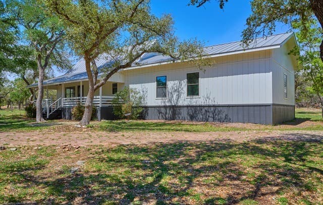 2-bedroom rental at 680 Aspen Rdg in Blanco, TX — photo 3