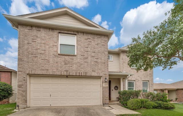 4-bedroom rental at 1027 Magnolia Fld in San Antonio, TX — photo 1