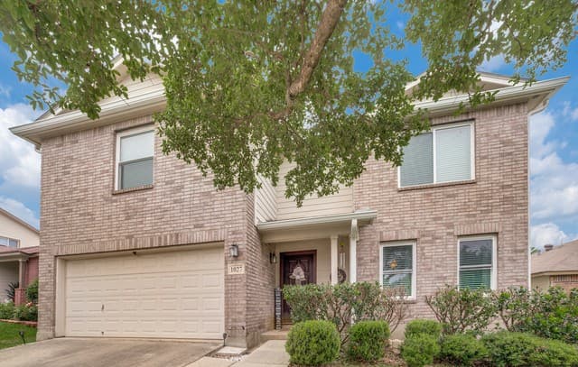 4-bedroom rental at 1027 Magnolia Fld in San Antonio, TX — photo 2