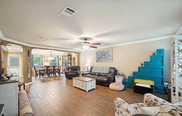 4-bedroom rental at 1027 Magnolia Fld in San Antonio, TX — photo 5