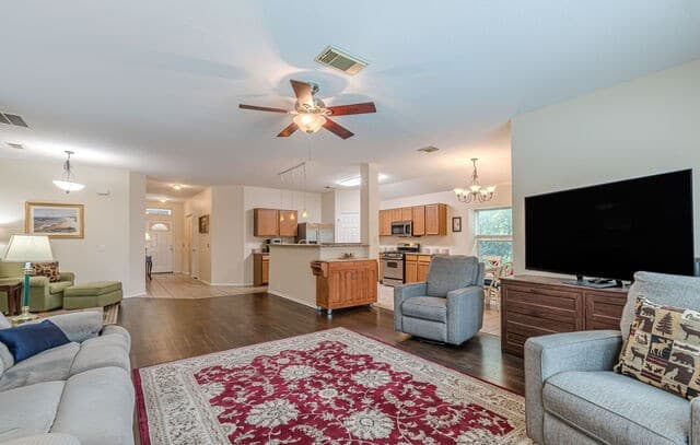 3-bedroom rental at 15830 Borwick in Selma, TX — photo 5