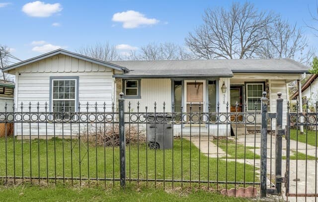 3-bedroom rental at 318 Vickers Ave in San Antonio, TX — photo 1