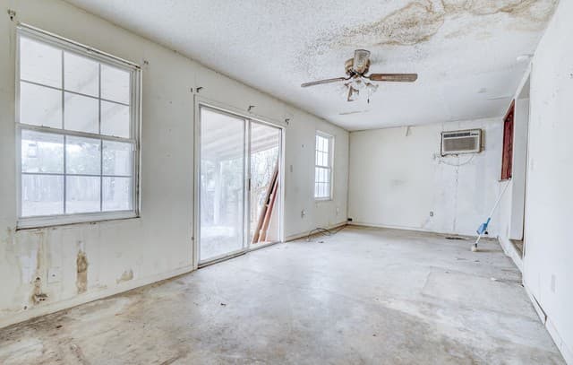 3-bedroom rental at 318 Vickers Ave in San Antonio, TX — photo 4