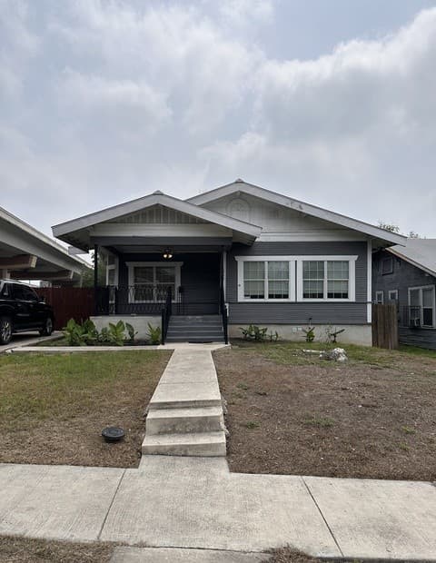 4-bedroom rental at 1314 W Woodlawn Ave in San Antonio, TX — photo 1
