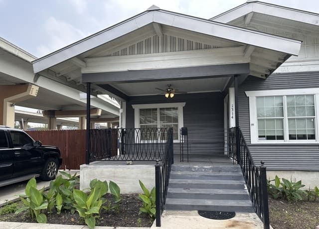 4-bedroom rental at 1314 W Woodlawn Ave in San Antonio, TX — photo 2