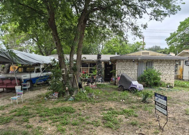 3-bedroom rental at 807 Weizmann St in San Antonio, TX — photo 1