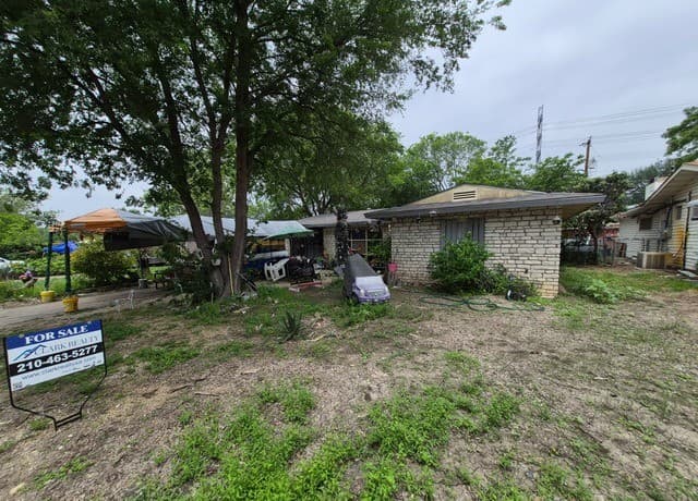 3-bedroom rental at 807 Weizmann St in San Antonio, TX — photo 5