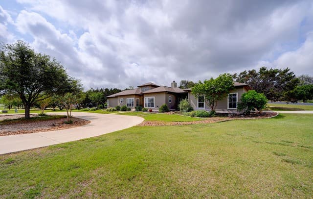 3-bedroom rental at 819 Flightline in Spring Branch, TX — photo 1