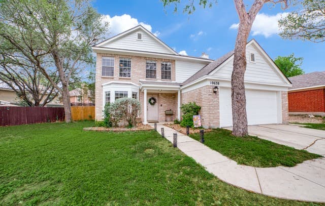 3-bedroom rental at 10638 Sandy Trail Dr in San Antonio, TX — photo 3