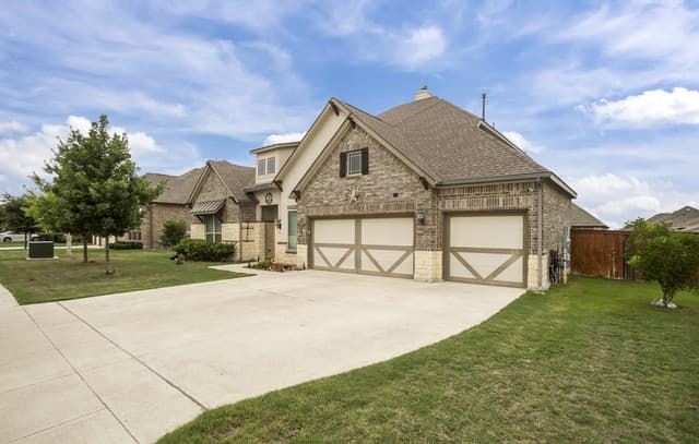 4-bedroom rental at 6914 Hallie Hill in Schertz, TX — photo 2