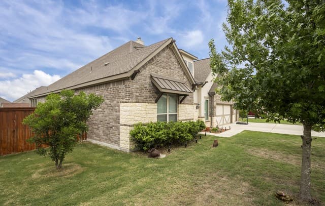 4-bedroom rental at 6914 Hallie Hill in Schertz, TX — photo 3