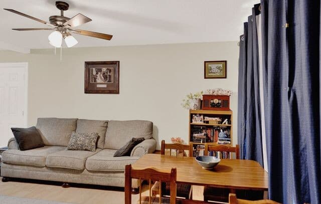 3-bedroom rental at 1607 14th St in Hondo, TX — photo 5
