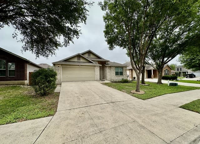 4-bedroom rental at 3304 Whisper Blf in Schertz, TX — photo 2