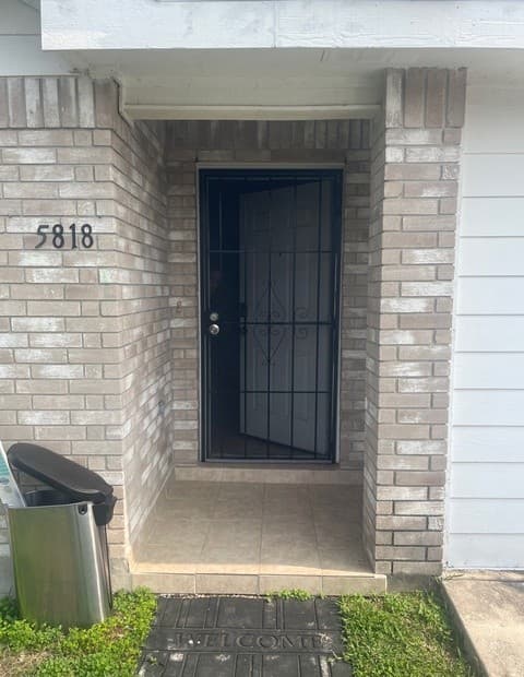 3-bedroom rental at 5818 Bowsprit in San Antonio, TX — photo 1