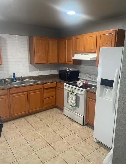 3-bedroom rental at 5818 Bowsprit in San Antonio, TX — photo 3