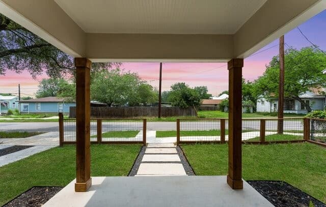 4-bedroom rental at 312 Riddle St in San Antonio, TX — photo 2