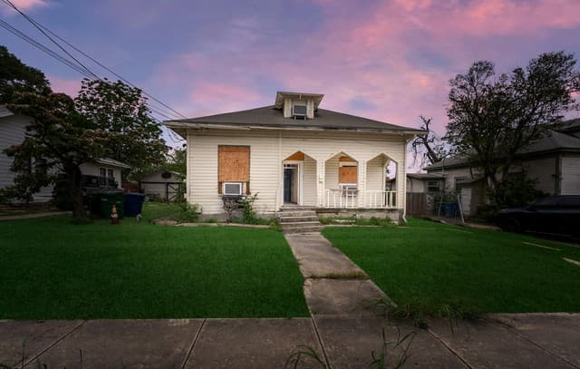rental at 207 Cornell Ave in San Antonio, TX — photo 1