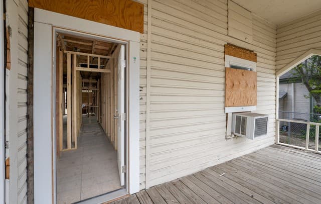 rental at 207 Cornell Ave in San Antonio, TX — photo 2