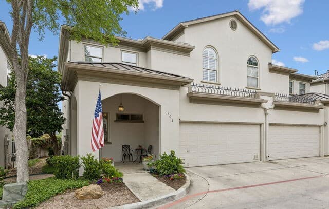 3-bedroom rental at 8127 N New Braunfels Unit 701 in San Antonio, TX — photo 1