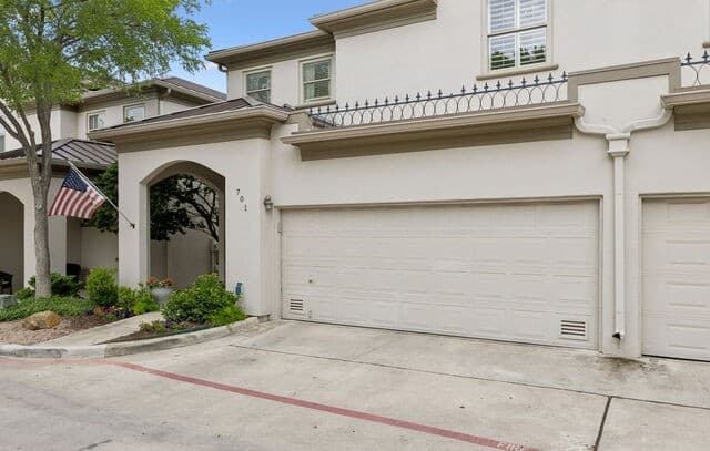 3-bedroom rental at 8127 N New Braunfels Unit 701 in San Antonio, TX — photo 2