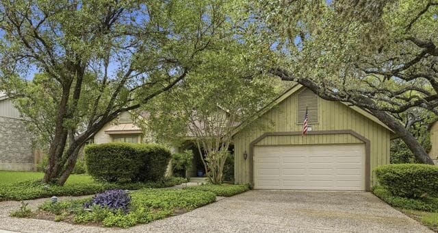3-bedroom rental at 2031 Encino Vista in San Antonio, TX — photo 1