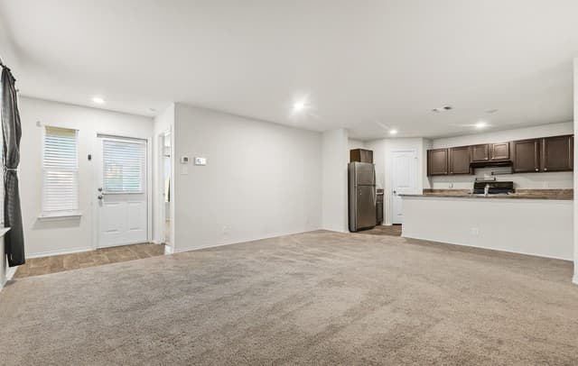 4-bedroom rental at 6439 Legato Curve in San Antonio, TX — photo 2