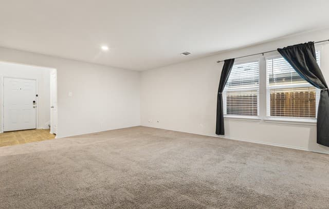 4-bedroom rental at 6439 Legato Curve in San Antonio, TX — photo 5