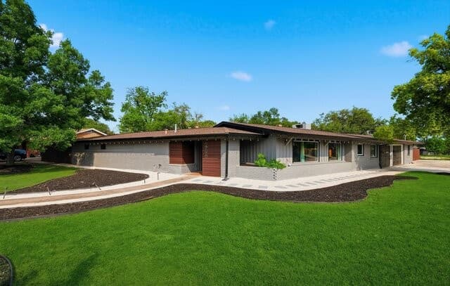 4-bedroom rental at 200 Carolwood Dr in Castle Hills, TX — photo 1