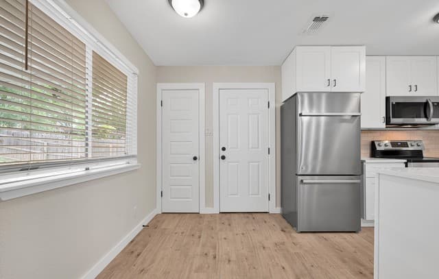 3-bedroom rental at 7022 Forest Meadow St in San Antonio, TX — photo 4