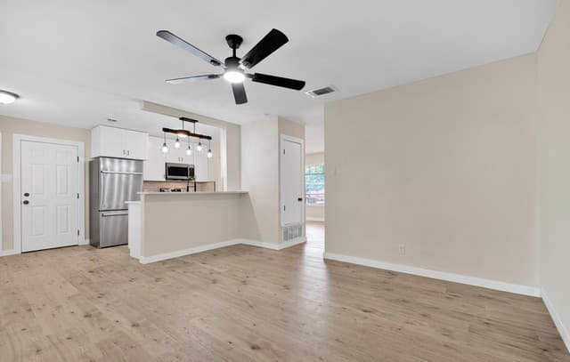 3-bedroom rental at 7022 Forest Meadow St in San Antonio, TX — photo 5