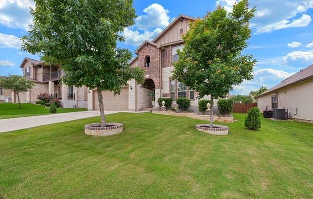 5-bedroom rental at 3121 Half Moon Dr in Schertz, TX — photo 3