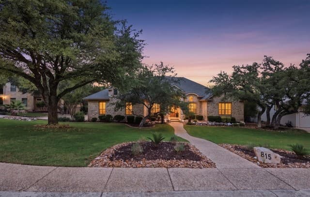 5-bedroom rental at 815 Fawnway in San Antonio, TX — photo 1