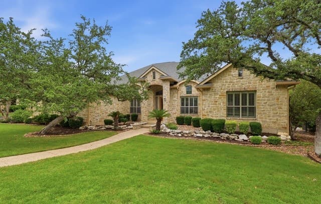 5-bedroom rental at 815 Fawnway in San Antonio, TX — photo 2