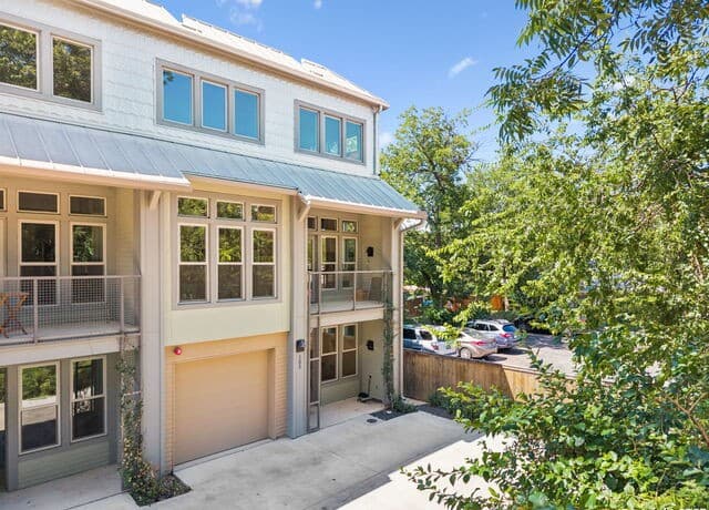 2-bedroom rental at 135 Cedar Street Unit 105 in San Antonio, TX — photo 1