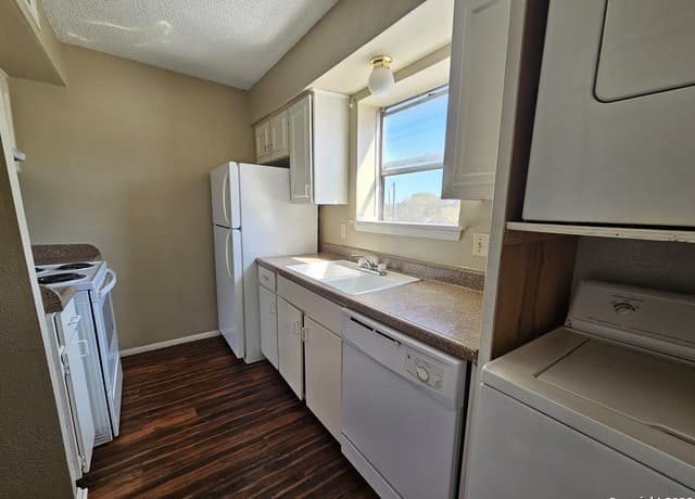 1-bedroom rental at 3243 Nacogdoches Rd Unit 910 in San Antonio, TX — photo 3