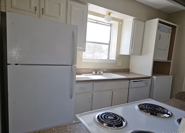 1-bedroom rental at 3243 Nacogdoches Rd Unit 910 in San Antonio, TX — photo 4
