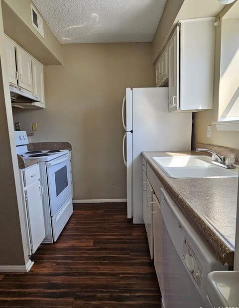 1-bedroom rental at 3243 Nacogdoches Rd Unit 910 in San Antonio, TX — photo 5