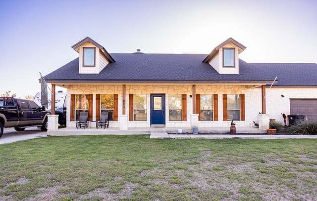 3-bedroom rental at 803 River Ranch Dr in Bandera, TX — photo 2