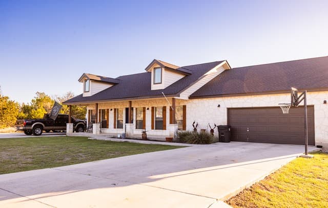 3-bedroom rental at 803 River Ranch Dr in Bandera, TX — photo 3
