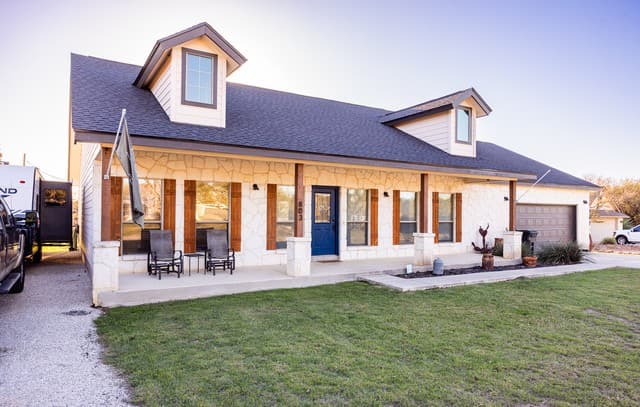 3-bedroom rental at 803 River Ranch Dr in Bandera, TX — photo 5