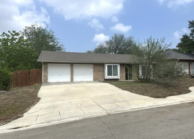 3-bedroom rental at 5022 Crestwood Dr in Schertz, TX — photo 1