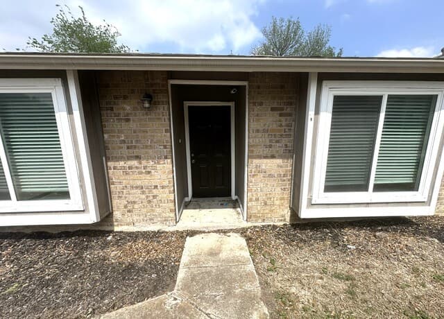 3-bedroom rental at 5022 Crestwood Dr in Schertz, TX — photo 4