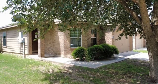 4-bedroom rental at 11439 Luckey Ledge in San Antonio, TX — photo 2