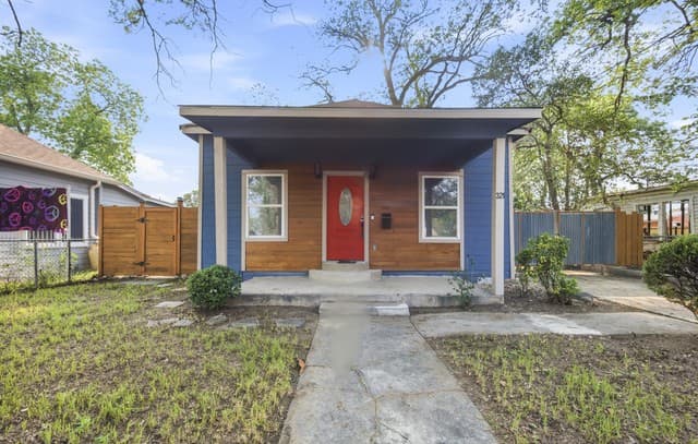 4-bedroom rental at 321 Regent in San Antonio, TX — photo 1