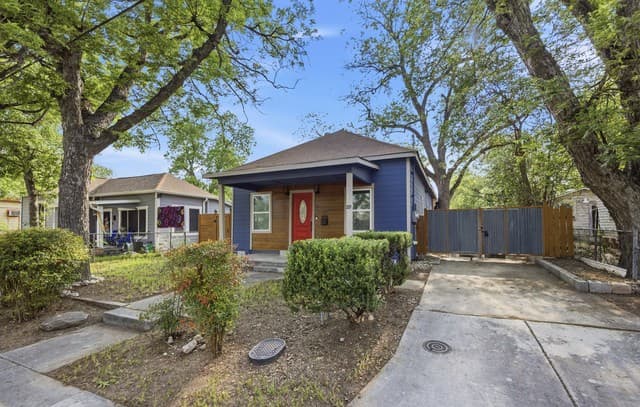4-bedroom rental at 321 Regent in San Antonio, TX — photo 3