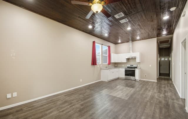 4-bedroom rental at 321 Regent in San Antonio, TX — photo 4